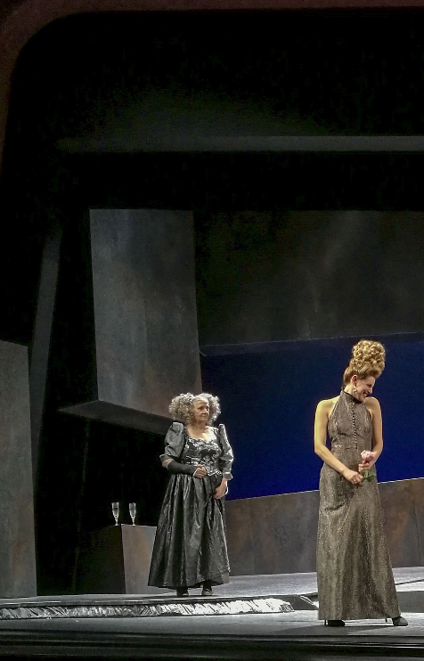 Bild.32 Romeo und Julia Bühnenbild   Kostüm: Stephan Fernau 