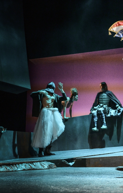 Bild.36 Romeo und Julia Bühnenbild   Kostüm: Stephan Fernau 