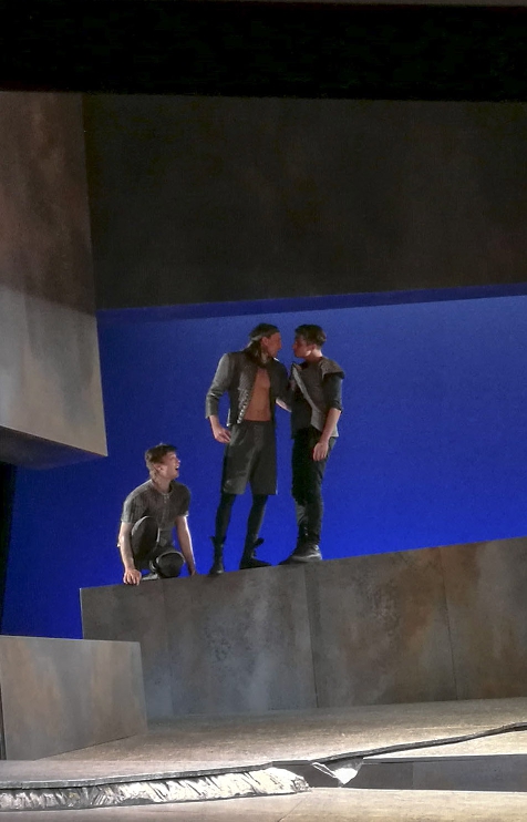 Bild.42 Romeo und Julia Bühnenbild   Kostüm: Stephan Fernau 